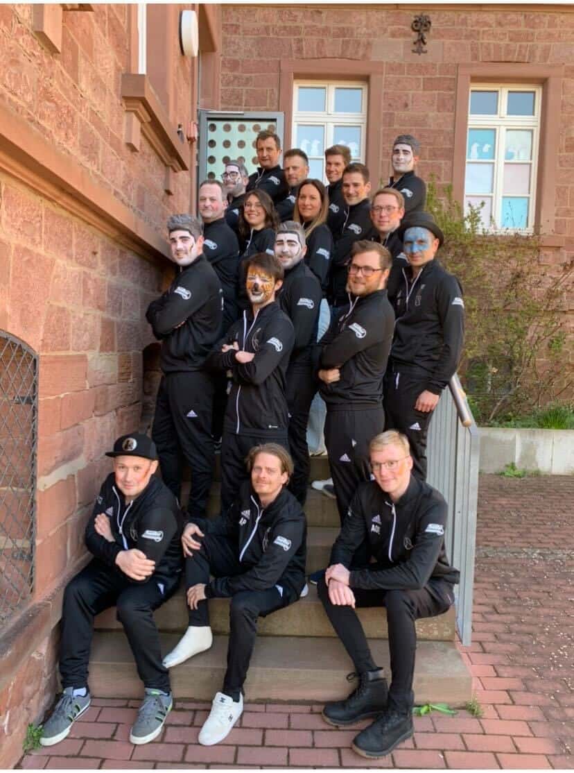 Neue Trainingsanzüge für das Männerballett des CC Bergrothenfels